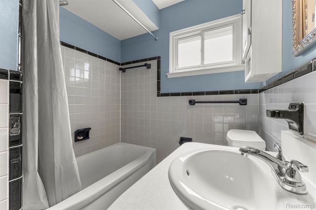 4142 Gertrude Street, Dearborn Heights, MI 48125