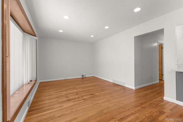 4142 Gertrude Street, Dearborn Heights, MI 48125