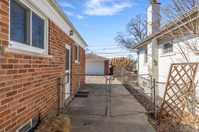 4142 Gertrude Street, Dearborn Heights, MI 48125