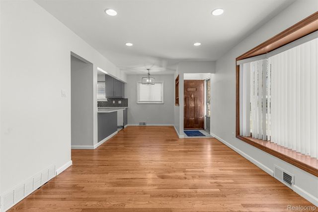 4142 Gertrude Street, Dearborn Heights, MI 48125