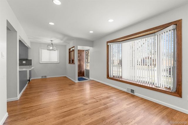 4142 Gertrude Street, Dearborn Heights, MI 48125