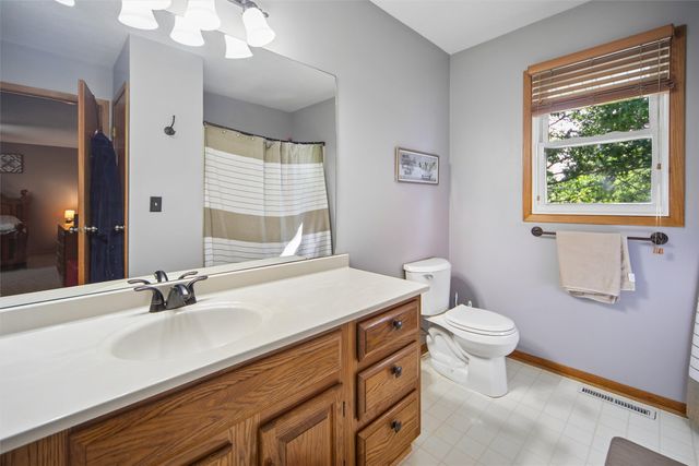 4709 80th Place, Urbandale, IA 50322