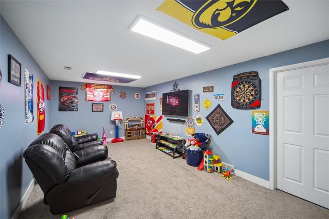4709 80th Place, Urbandale, IA 50322