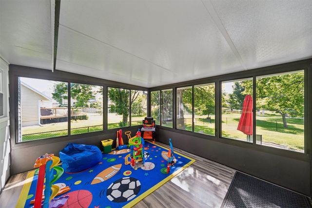 4709 80th Place, Urbandale, IA 50322