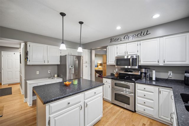 4709 80th Place, Urbandale, IA 50322