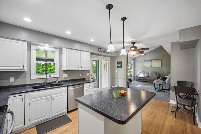 4709 80th Place, Urbandale, IA 50322