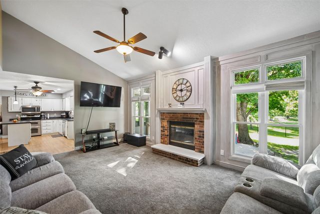 4709 80th Place, Urbandale, IA 50322