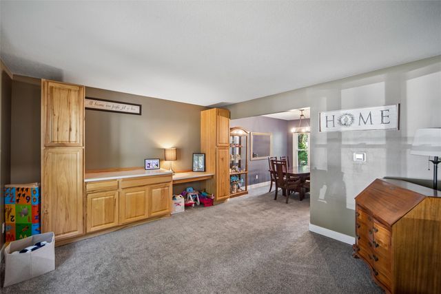 4709 80th Place, Urbandale, IA 50322