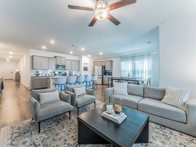 524 Sebring CIR, Hutto, TX 78634