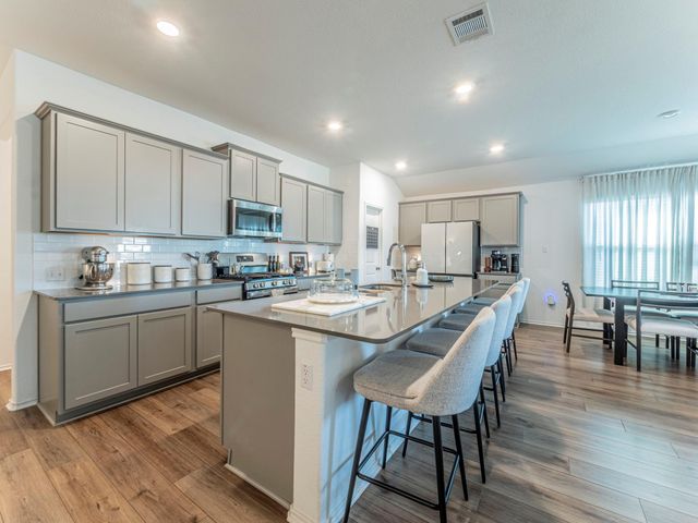 524 Sebring CIR, Hutto, TX 78634