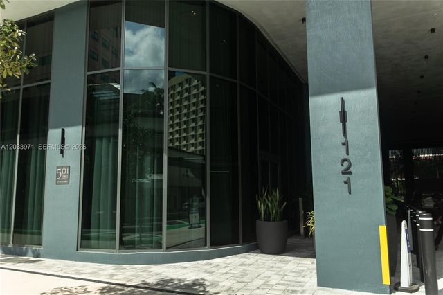 121 NE 5th St 3002, Miami, FL 33132