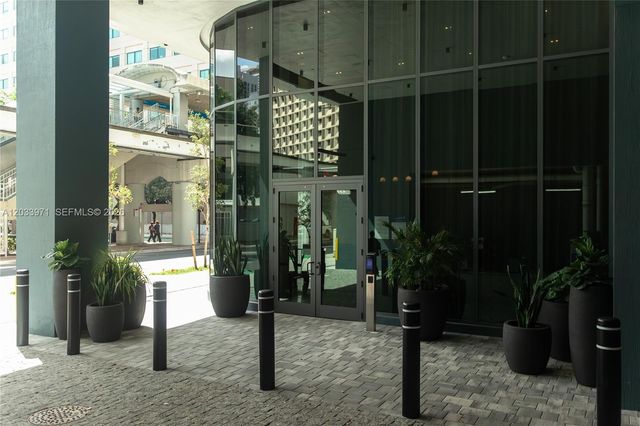 121 NE 5th St 3002, Miami, FL 33132