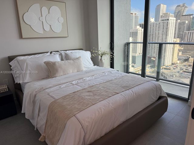 121 NE 5th St 3002, Miami, FL 33132
