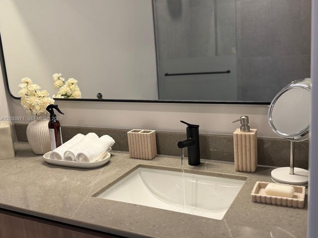 121 NE 5th St 3002, Miami, FL 33132