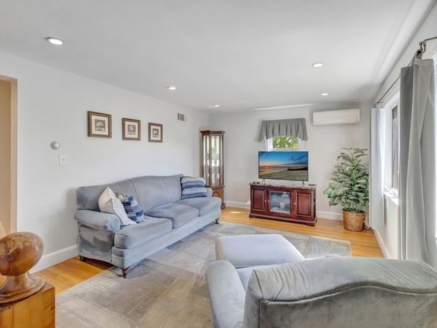 19 Saville St, Saugus, MA 01906