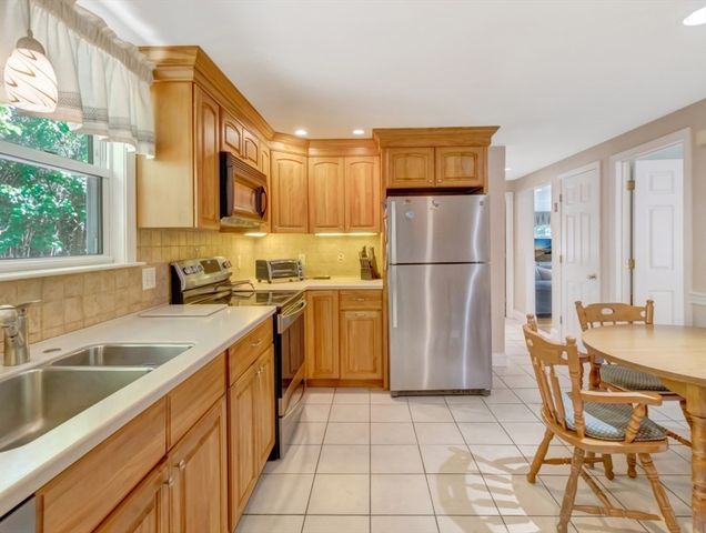 19 Saville St, Saugus, MA 01906