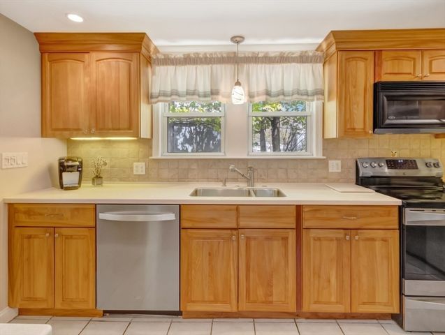 19 Saville St, Saugus, MA 01906