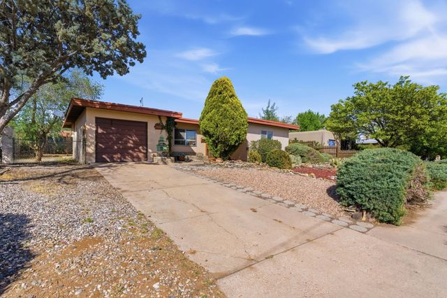 1711 Avenida Cristobal Colon, Santa Fe, NM 87501