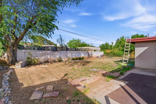 1711 Avenida Cristobal Colon, Santa Fe, NM 87501