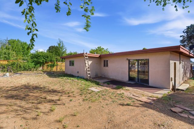 1711 Avenida Cristobal Colon, Santa Fe, NM 87501