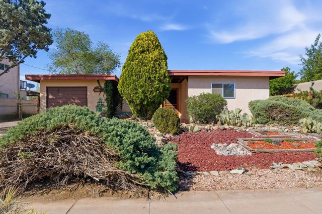 1711 Avenida Cristobal Colon, Santa Fe, NM 87501