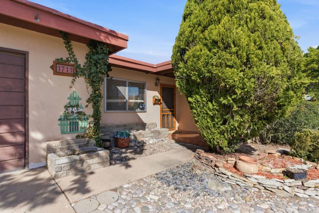 1711 Avenida Cristobal Colon, Santa Fe, NM 87501