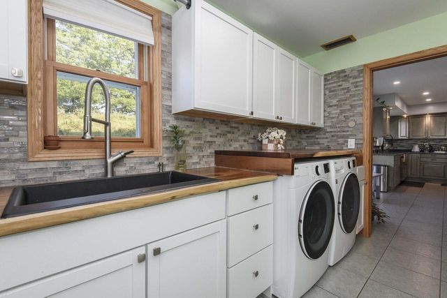 1497 Sunnyridge ROAD, Pewaukee, WI 53072