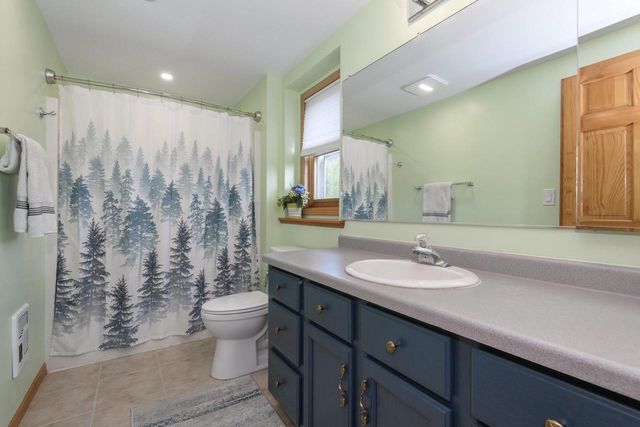 1497 Sunnyridge ROAD, Pewaukee, WI 53072