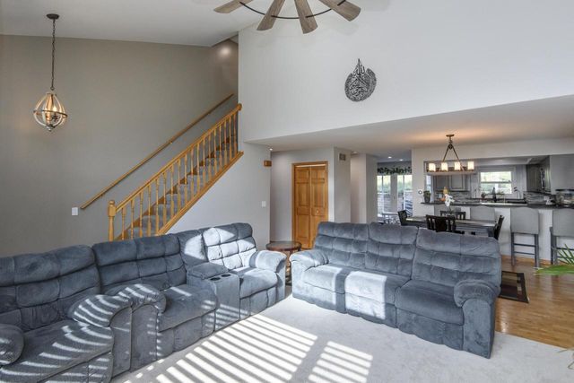 1497 Sunnyridge ROAD, Pewaukee, WI 53072