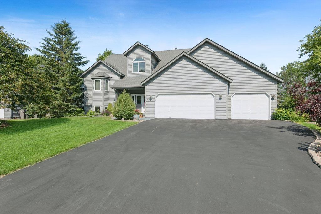 8635 Chanhassen Hills Drive N, Chanhassen, MN 55317
