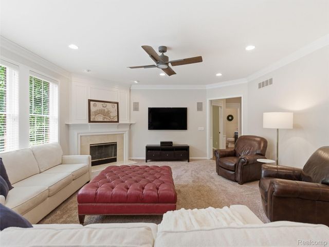 5454 Creekmonte Drive, Oakland Charter Township, MI 48306