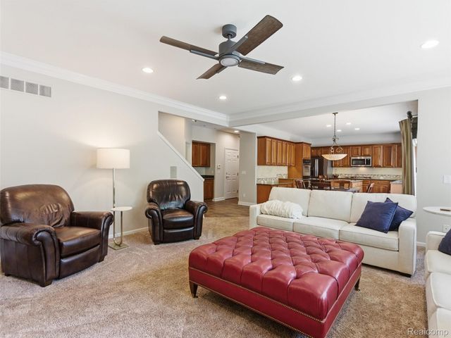5454 Creekmonte Drive, Oakland Charter Township, MI 48306