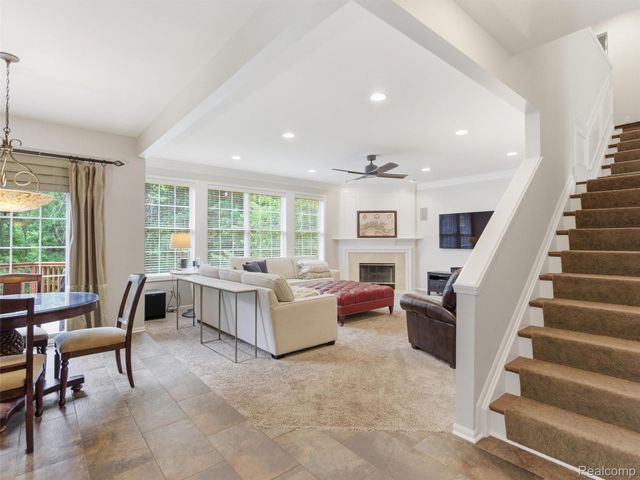 5454 Creekmonte Drive, Oakland Charter Township, MI 48306