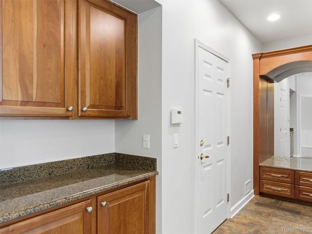 5454 Creekmonte Drive, Oakland Charter Township, MI 48306