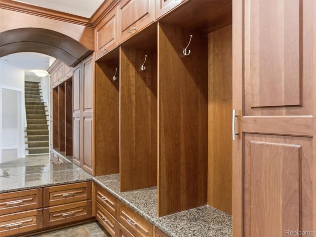 5454 Creekmonte Drive, Oakland Charter Township, MI 48306