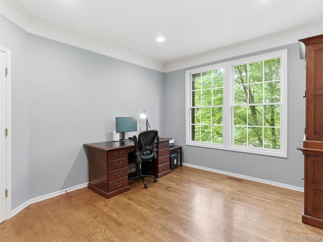 5454 Creekmonte Drive, Oakland Charter Township, MI 48306