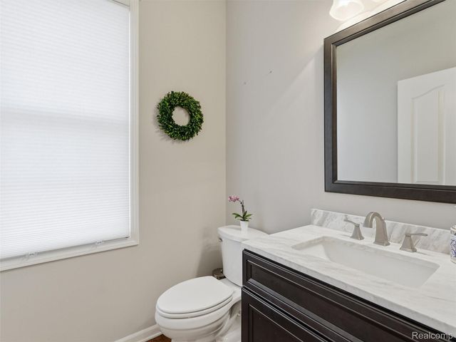 5454 Creekmonte Drive, Oakland Charter Township, MI 48306