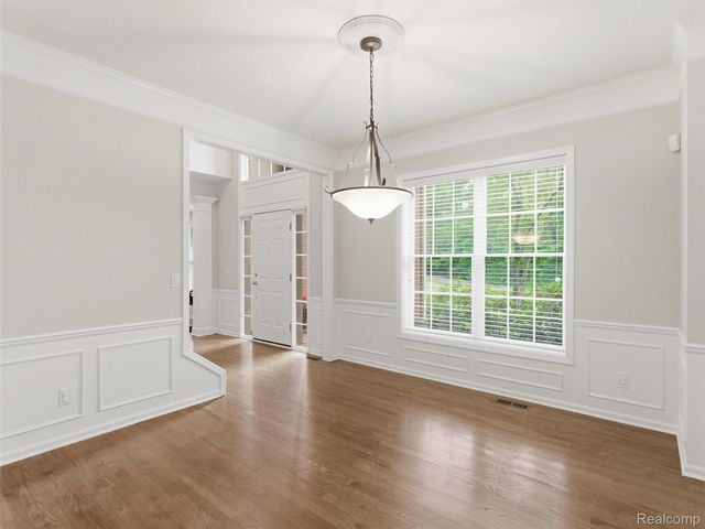 5454 Creekmonte Drive, Oakland Charter Township, MI 48306