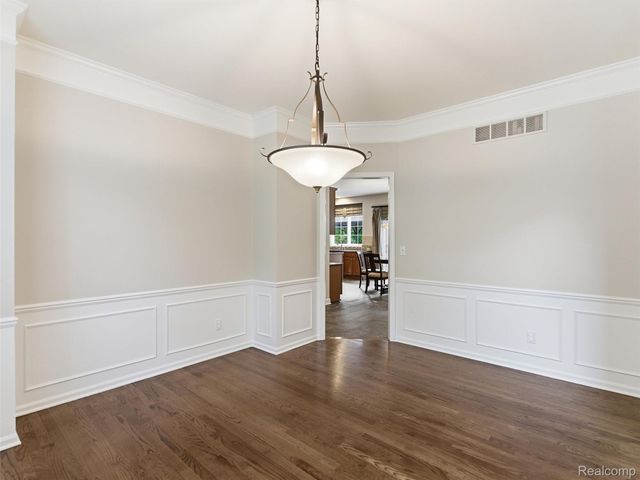 5454 Creekmonte Drive, Oakland Charter Township, MI 48306