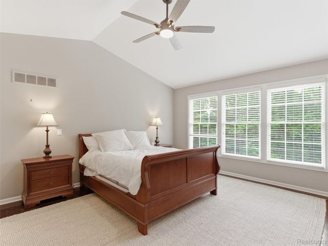 5454 Creekmonte Drive, Oakland Charter Township, MI 48306