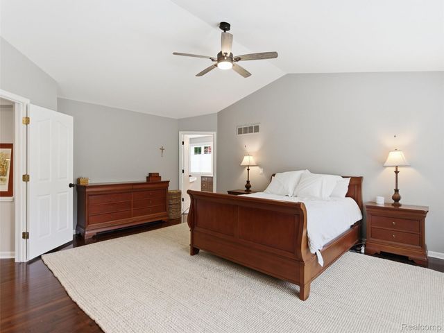 5454 Creekmonte Drive, Oakland Charter Township, MI 48306