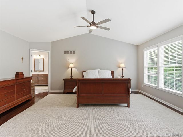 5454 Creekmonte Drive, Oakland Charter Township, MI 48306