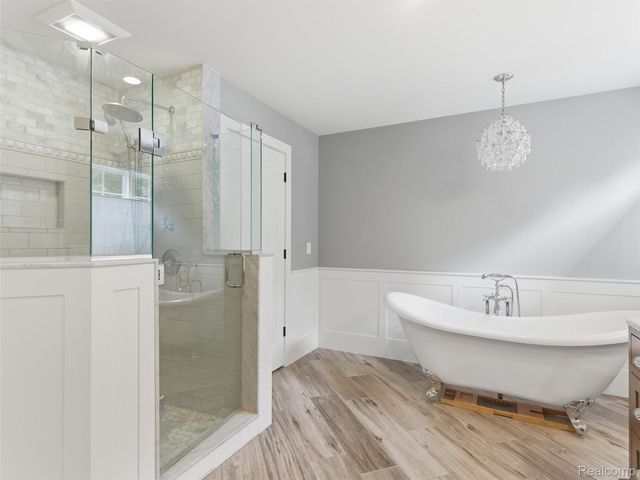5454 Creekmonte Drive, Oakland Charter Township, MI 48306