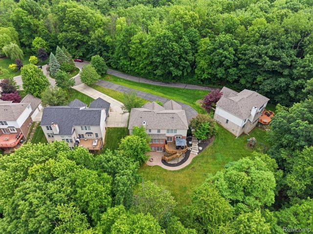 5454 Creekmonte Drive, Oakland Charter Township, MI 48306