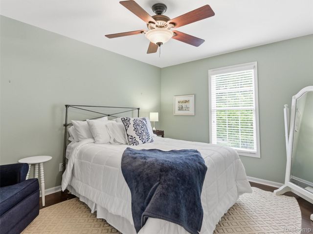 5454 Creekmonte Drive, Oakland Charter Township, MI 48306