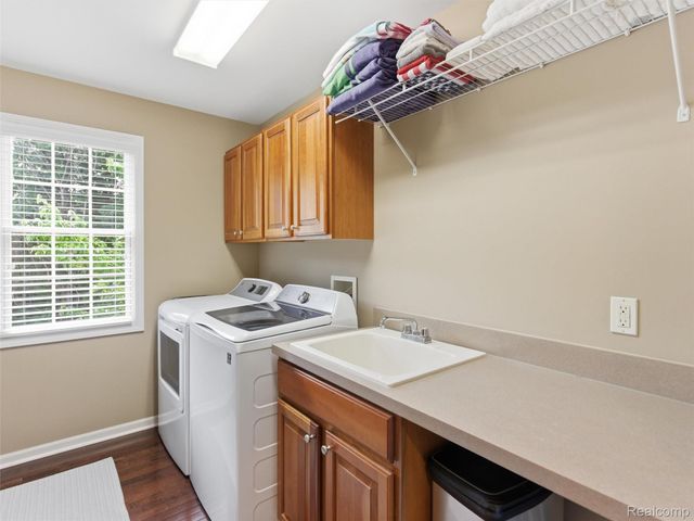 5454 Creekmonte Drive, Oakland Charter Township, MI 48306