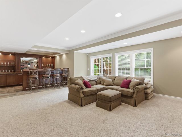 5454 Creekmonte Drive, Oakland Charter Township, MI 48306