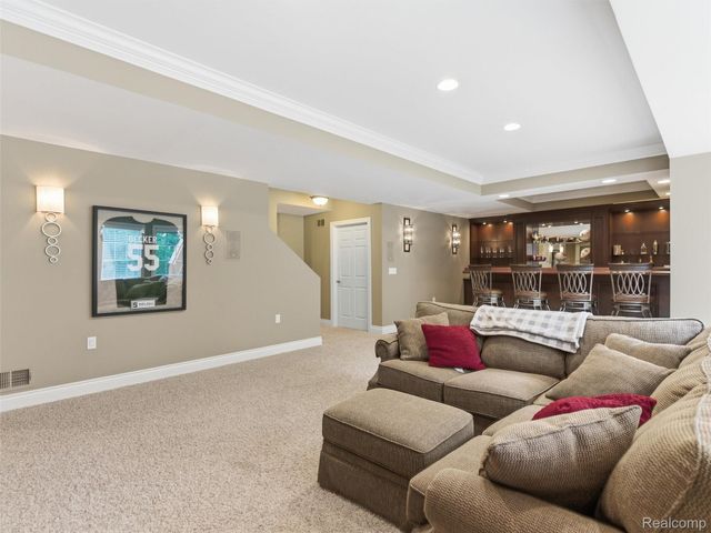 5454 Creekmonte Drive, Oakland Charter Township, MI 48306
