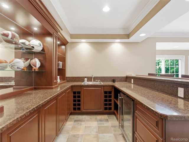 5454 Creekmonte Drive, Oakland Charter Township, MI 48306