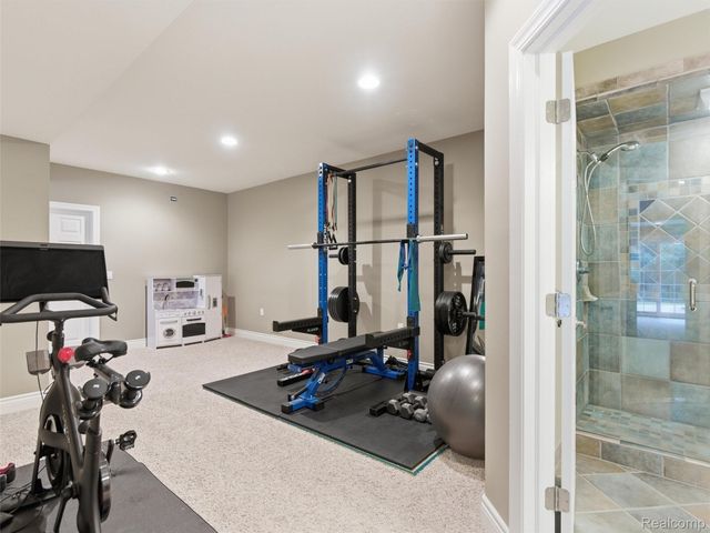5454 Creekmonte Drive, Oakland Charter Township, MI 48306